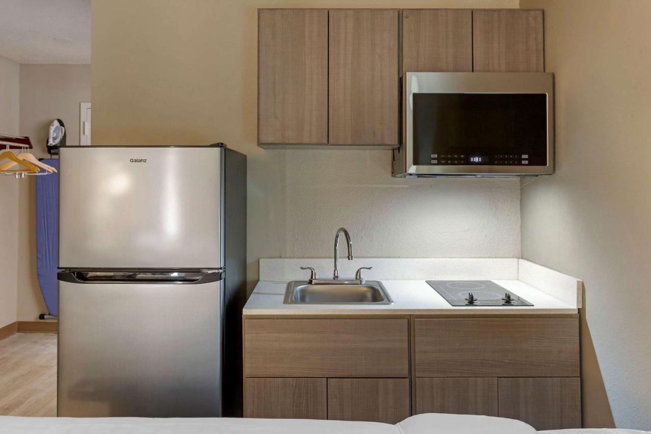 Suburban Extended Stay Hotel Роли Экстерьер фото